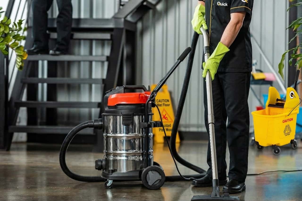 La Salinidad de Cartagena se Está Comiendo tus Instalaciones Cómo Frenar la Corrosión Industrial